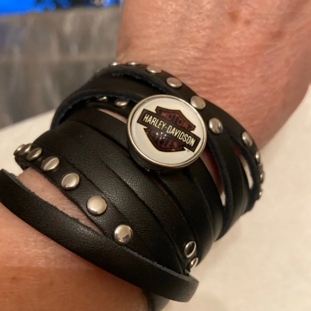 HD Snap Button Wrap Bracelet - Picture 2 of 9